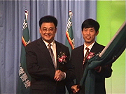 徐荣祥主席授一竞技旗